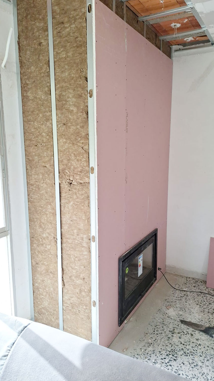 Proceso de la reforma de la chimenea de una casa completa de Reformas y Pinturas Alannita
